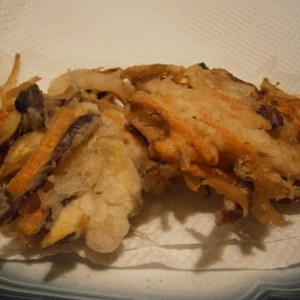 天ぷら粉で簡単に♪さつま芋入りの野菜かき揚げ